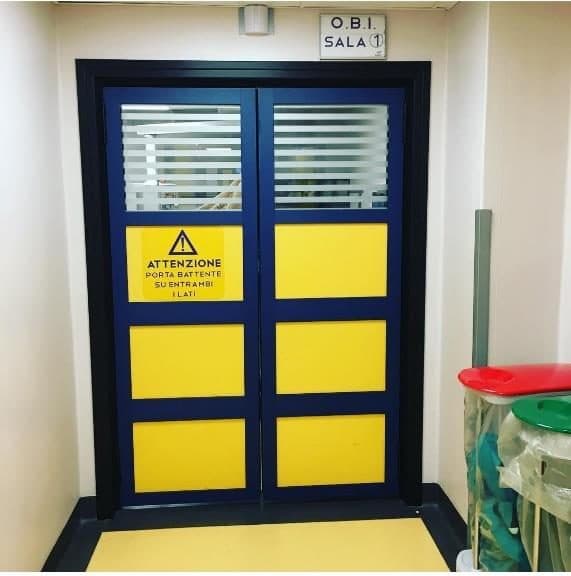 Porta in ferro per accesso sala operatoria